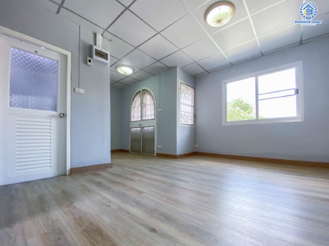 *****ทาวน์เฮ้าส์มือสองย่านนนทบุรี ม.ติวานนท์41 ติวานนท์ บนเนื้อที่ 16.5 ตร.ว. ฟังก์ชัน 3 ห้องนอน 3 ห้องน้ำ 1 ที่จอดรถ ตกแต่งพร้อมอยู่ ห่างจะถนนใหญ่แค่ 400 ม.!! ทำเลดี ใกล้รถไฟฟ้าในอนาคตสายสีชมพู "สถานีสามัคคี" และทางด่วน "'งามวงศ์วาน" จองเลย!